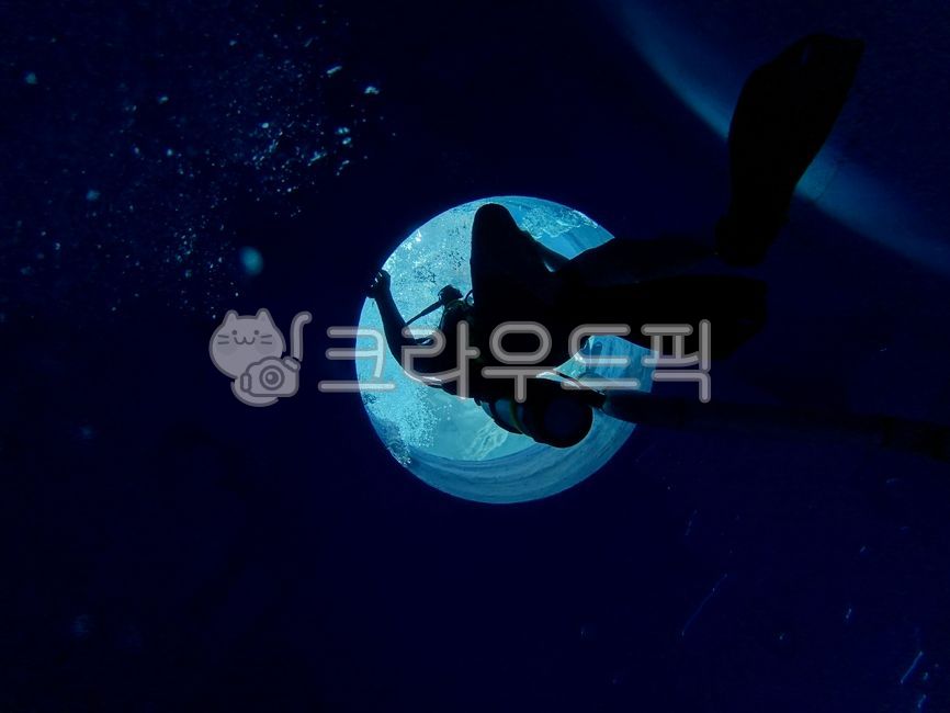 diving,air bubbles,scuba diving,light,water