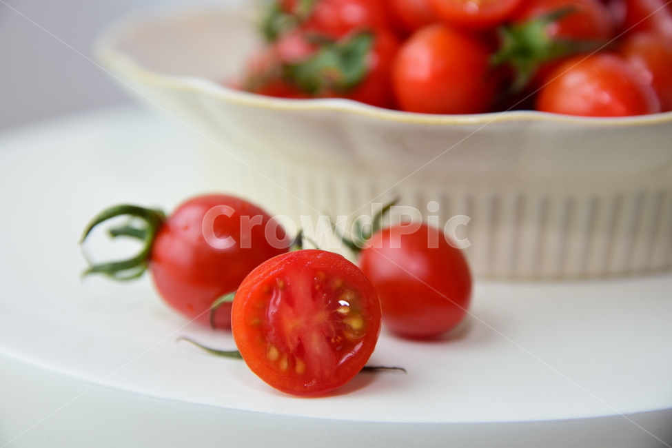 Cherry tomato,tomato seed,desirable,tomato,delicious,food,Half cutting,Red,red,crush,dessert,cutting,ingredients