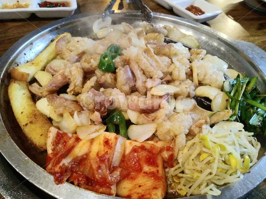 food,음식,meal,식사,dish,요리,막창,소막창,김치,콩나물,내장,한국음식