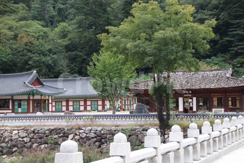 백담사,절,우리나라절,한적한사찰,고즈넉한풍경,강원도,산속조용한절,조용한사찰,한국전통,한국문화,korean traditional,korean culture,종교,신앙,religion,belief,faith