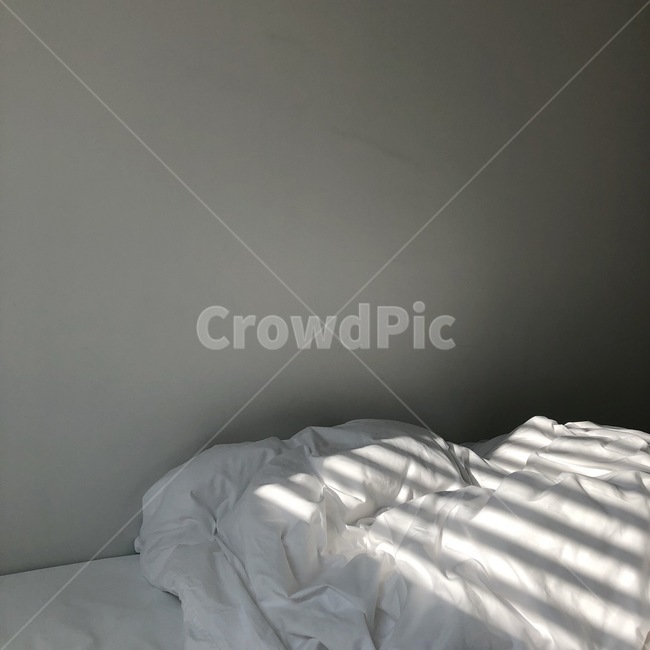 cushion,pillow,베개,방석,침대,휴식,편안함,그림자,light,모던,심플,감성