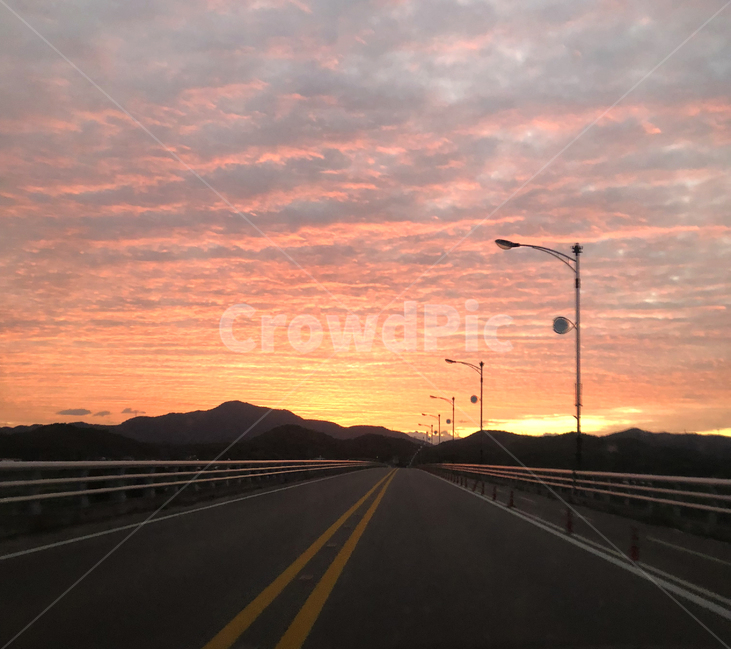 하늘,노을,일몰,도로,구름,드라이브,선셋,sunset,cloud,sky,교통,교통수단,traffic,transportation