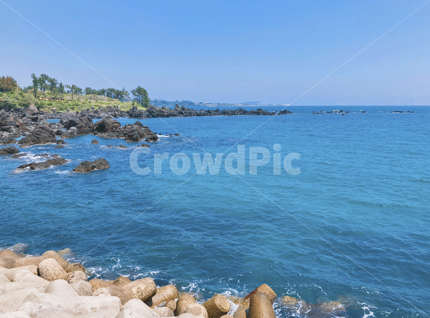 제주도,바다,바닷물,푸른바다,보트,방파제,자연,풍경,nature,landscape,한국자연풍경,한국자연경관,korea nature landscape,제주도,jeju,jeju island,promontory,곶,water,물,outdoors,옥외,sea,ocean,대양,shoreline,해안선