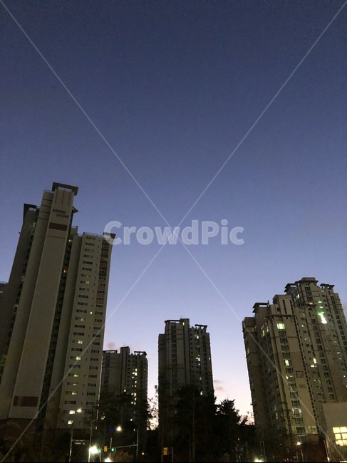 사무실건물,building,officebuilding,건물,밤,밤하늘,파랑,하늘,어둠