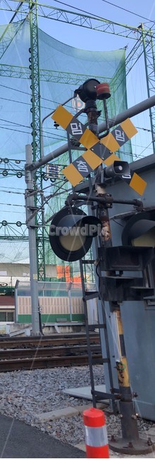 across,stoppage,subway,stop,crossing,train