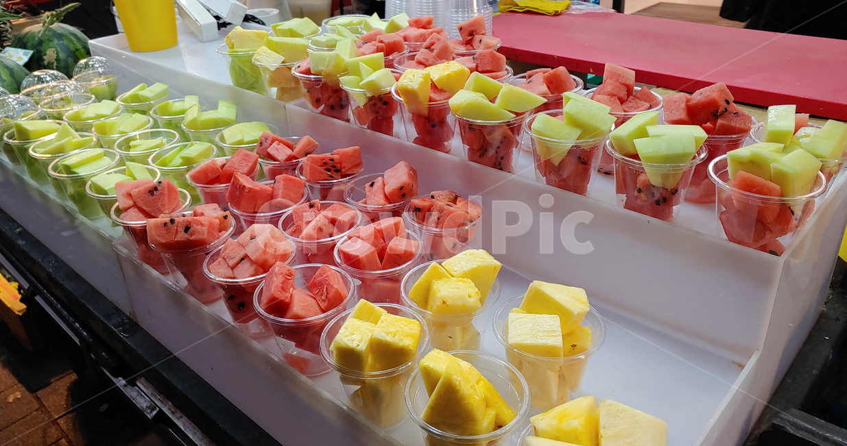 음식,생과일주스,과일,후르츠,fruit,파인애플,수박,멜론,조각과일,신선한,프레시,프레쉬,fresh,juice,가판대,길거리음식,먹거리,간식,군것질,주전부리,pineapple,watermelon,melon,시원한맛,상큼함,갈증해소,과일주스,쥬스,식재료,food,식용