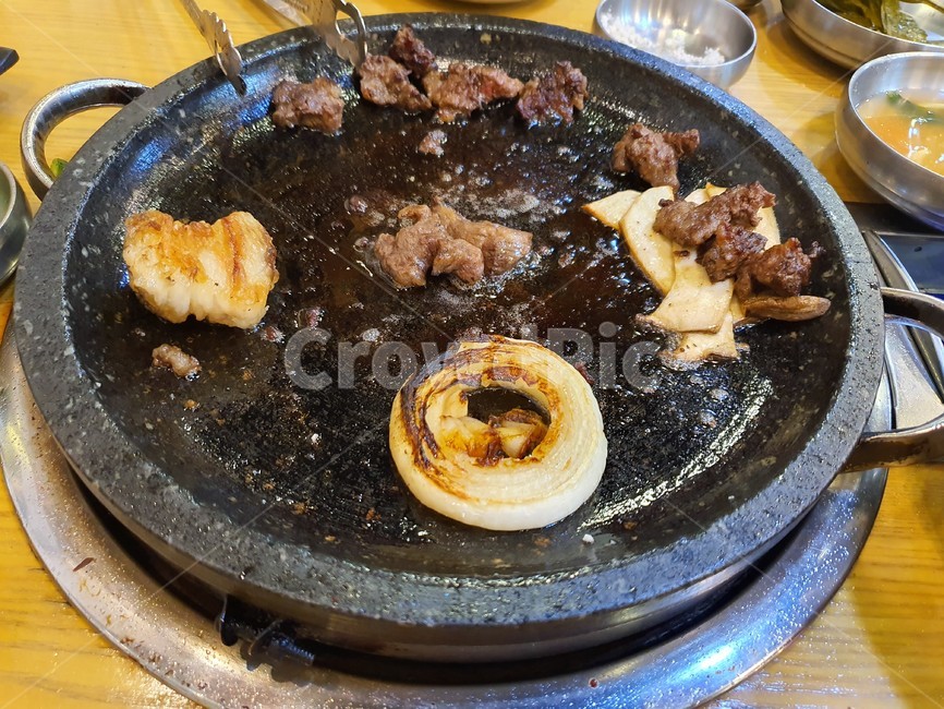 음식,food,고기,육류,한우,갈비살,소고기,meat,돌판,고기집,음식,식재료,요리,food,cook,meal,dishes,food reserves,육류,고기,meat