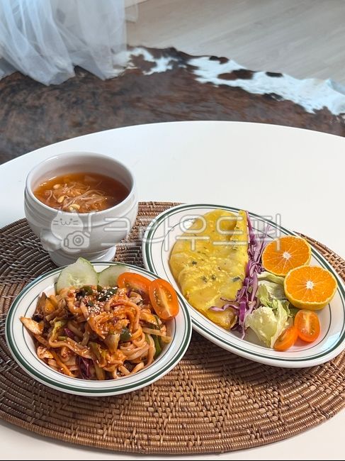 한국음식,음식,브런치,아침,식사,건강식,오믈렛,과일,샐러드,플레이팅,food,brunch,breakfast,dinner,dinnerplating,foodplating,salad,dietfood,healthyfood,한국요리,koreanfood