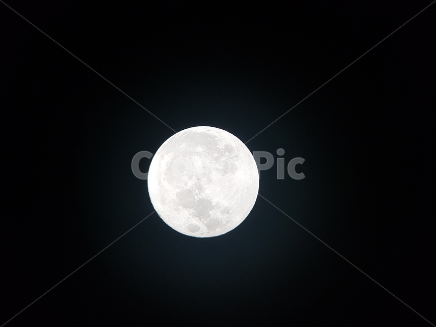 보름달,달,어둠,자연,천문학,밤,야경,밤,풍경,nightscape,night,landscape,astronomy,universe,우주,outdoors,옥외,nature,moon,outer space,대기권 밖