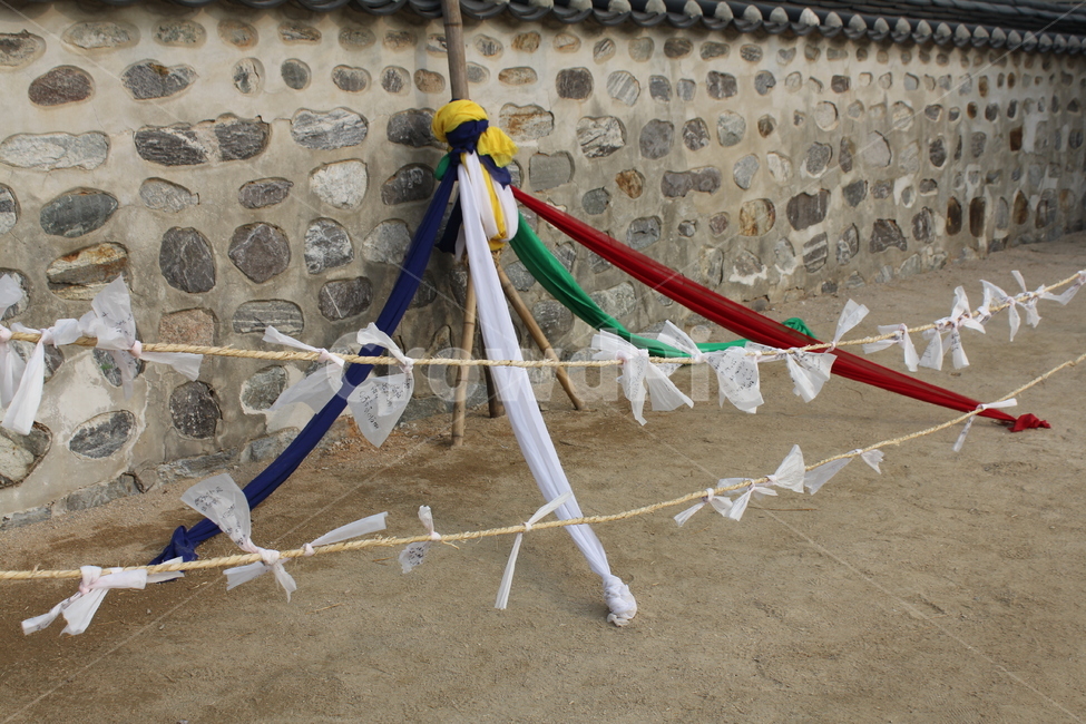금줄,hangastrawrope,새끼줄,경계,신성함,한국전통,한국문화,korean traditional,korean culture,종교,신앙,religion,belief,faith