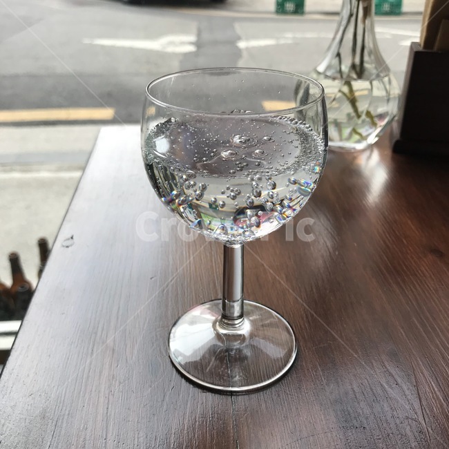goblet,고블릿,유리,glass,와인잔,물잔,탄산,기포,스파클링,spakling,인테리어소품,잔,음료수,drink,beverage