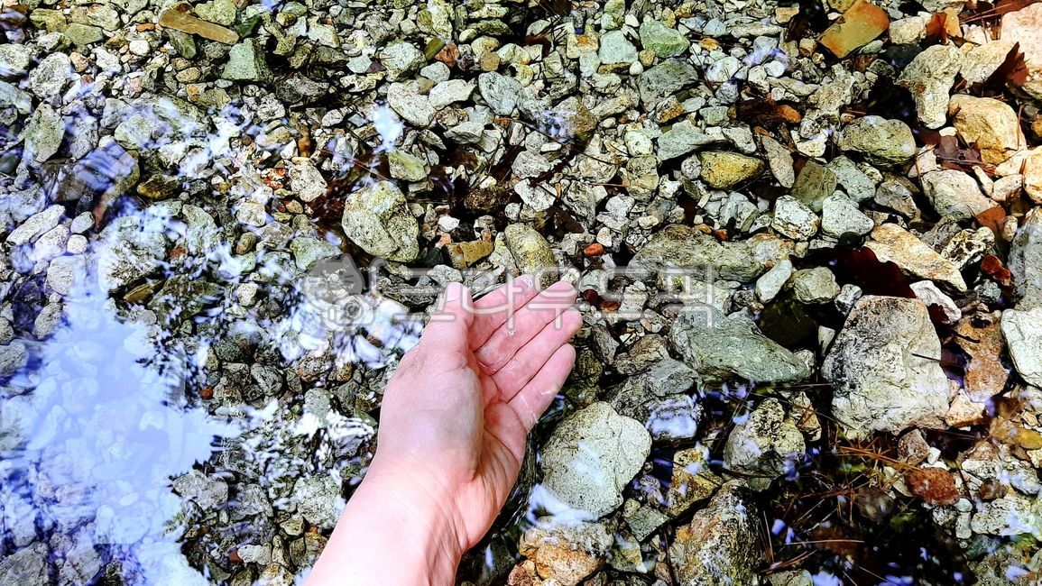 streamside,human hand,finger,clean water,waterside,body part,clear,water,stone,gravel,pebble,stream,valley water,clear water,hand