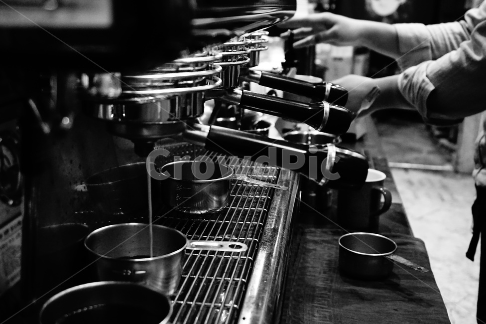 바리스타,커피,카페,원두,커피머신,에스프레소,coffee,커피,카페,coffee,cafe,흑백,모노톤,monochrome,black and white