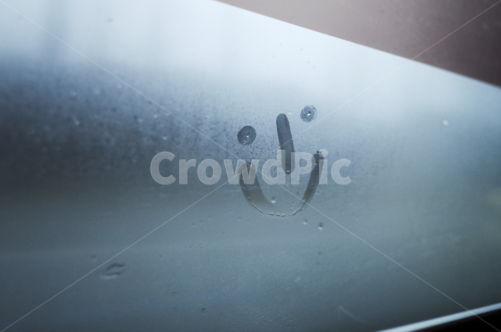 droplet,작은물방울,비,rain,창문,window,낙서,유리창낙서,웃는표정,이모티콘,비,비오는날,rain,rainy