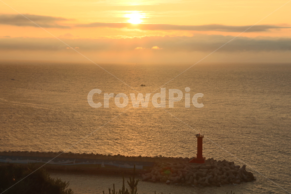 제주도,석양,등대,방파제,제주바다,자연,풍경,nature,landscape,한국자연풍경,한국자연경관,korea nature landscape,등대,lighthouse,제주도,jeju,jeju island,outdoors,옥외,sunlight,햇빛
