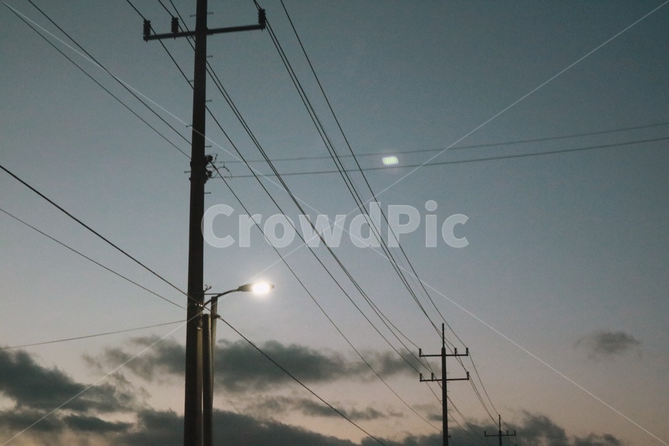 가로등,전선,해질녘,저녁하늘,선셋,힐링,구름,cloud,감성,여유,하늘,sky,불빛,가로등불,몽환,감성사진,저녁,밤,밤하늘