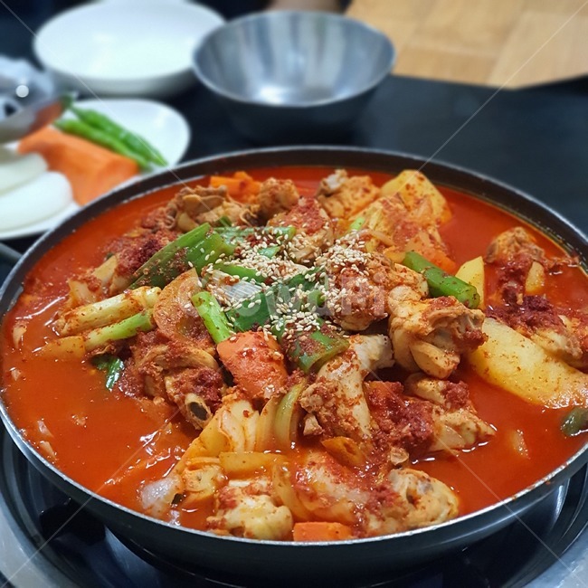 식사,dish,요리,food,닭볶음탕,음식,meal,stew,bowl,사발,닭도리탕,빨간음식,매운음식,음식,식재료,요리,food,cook,meal,dishes,food reserves