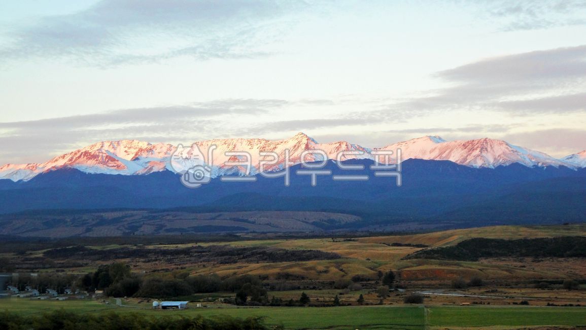 mountainrange,mountain,road,mountainouslandforms,highway,sky,mountain range,water,field,newzealand,background,snow,wilderness,valley,screen background,mountainous landforms,clouds,scenery,new zealand,grass,plateau,volcano,meadow,nature,grassland,tundra,hi