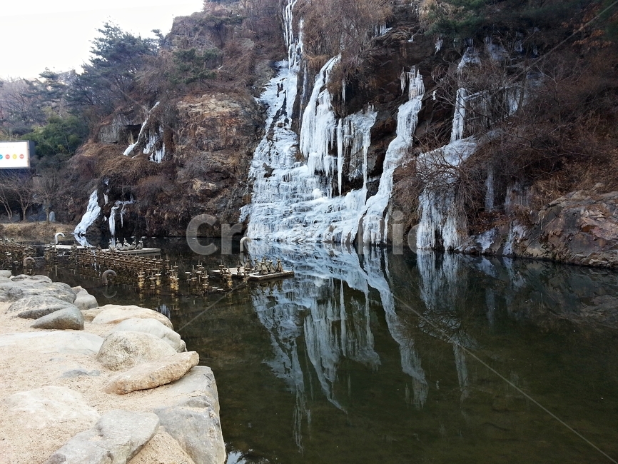 폭포,겨울,인공폭포,고드름,추위,계절,waterfall,ice,water,winter,season,reflection,반영,icewaterfall,chilly,cold,풍경,배경,계절풍경,background,겨울풍경,빙벽,풍경사진,폭포마당,서대문폭포마당,결빙,눈,icicle,차가움,투명한고드름,겨울,계절,winter,season,자연,풍경,nature,landscape,outdoors,옥외