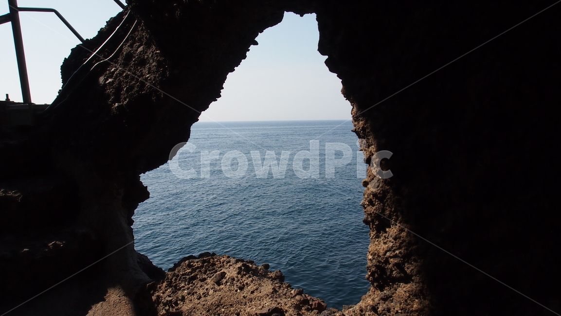 울릉도,파란하늘,맑음,해안가,water,shoreline,해안선,ocean,sea,바다,nature,자연,outdoors,cave,동굴