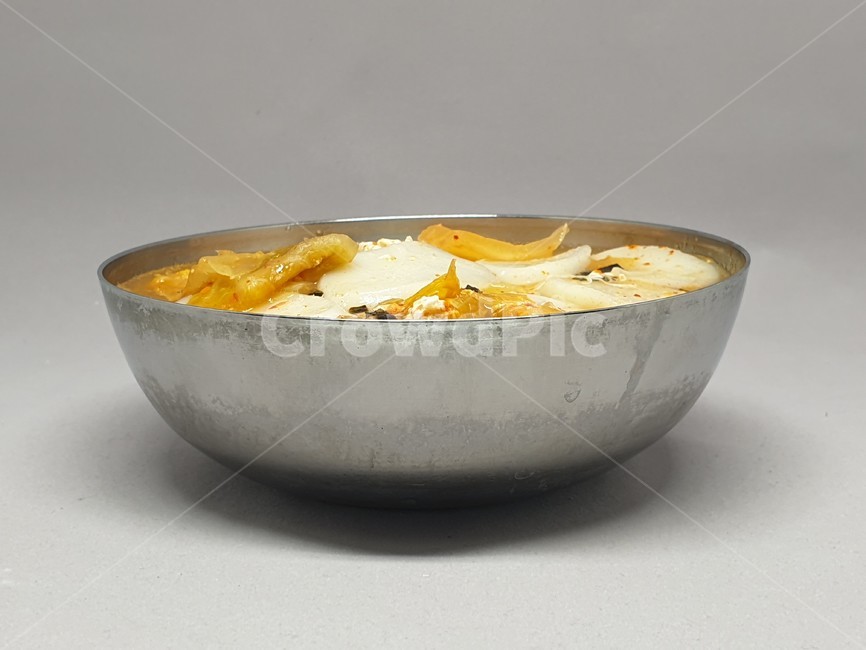떡국,끼니,한끼,한그릇,요리,조리,메뉴,한국요리,전통요리,명절요리,koreafood,그릇,스댕그릇,meal,dish,사물,오브젝트,object,음식,tteokguk,ricecakesoup,레시피,맛있는,recipe,국물,김치,떡,cook,식기,bowl,식사,한국음식,명절음식,전통음식