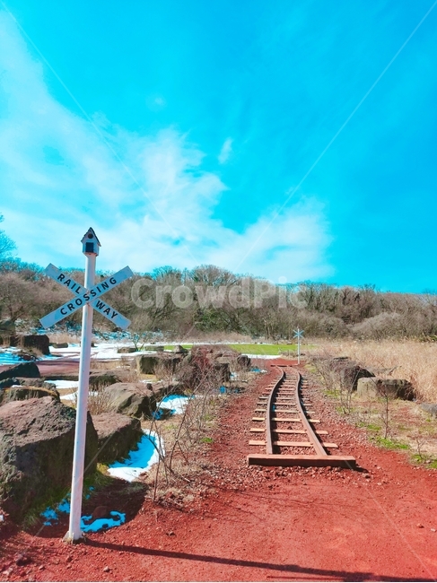 road,도로,흙길,gravel,자갈,railway,철도,rail,레일,traintrack,기찻길,transportation,교통,하늘,구름,표지판,돌,풍경,금지,새집,돌맹이,나무