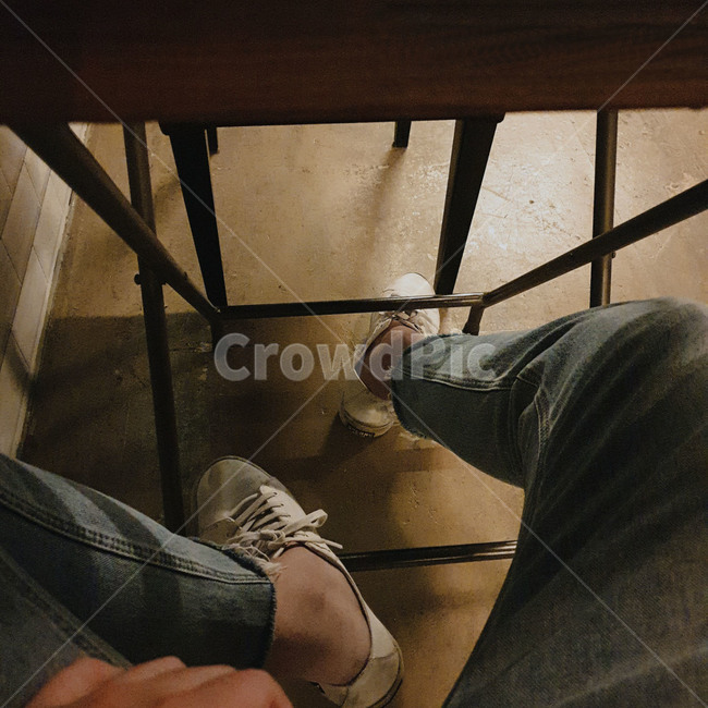 카페,다리,패션,분위기,청바지