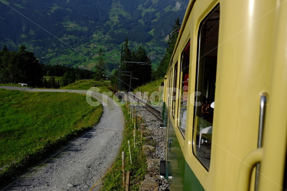 스위스,기차,낭만,자연,알프스,철도,레일,railway,rail,추억,여행,trip,travel,노란기차,train,교통,교통수단,traffic,transportation
