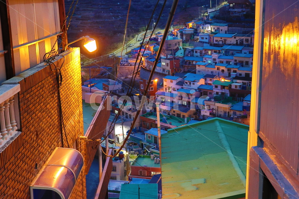 부산,감천,감천문화마을,야경,밤,골목,불빛,조명,마을,건물,night,nightview,lights,풍경,colorful,alley,village,야경,밤,풍경,nightscape,night,landscape,도시,city,한국도시풍경,한국도시경관,korea cityscape,골목길,alley