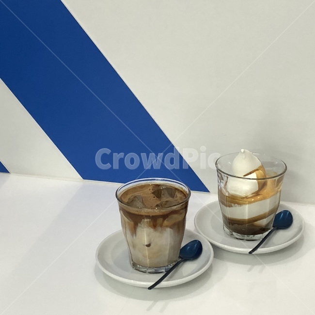 pottery,saucer,받침접시,cup,컵,라떼,cafelatte,latte,cafe,coffee,커피,카페라떼,아이스크림,icecream,ice,cream,icecream,softicecream,milk,milkicecream,아포가토,affogato,spoon,스푼,커피,카페,coffee,cafe