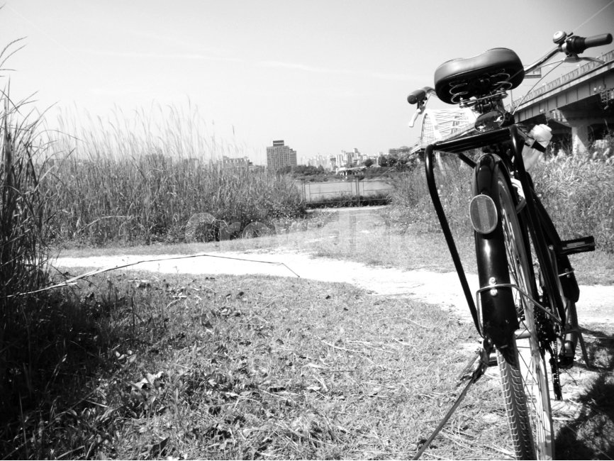 흑백,흑백사진,자전거,한강,휴식,라이딩,쉼,감성,sensible,feeling,흑백,모노톤,monochrome,black and white,교통,교통수단,traffic,transportation,bike,bicycle,vehicle,차량