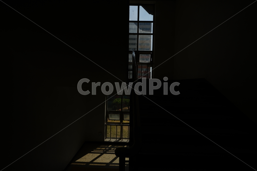 계단,층계,건물,실내,빛,어둠,창문,창가,윈도우,window,창,건축물,건물외관,exterior,building,structure,architecture,construction