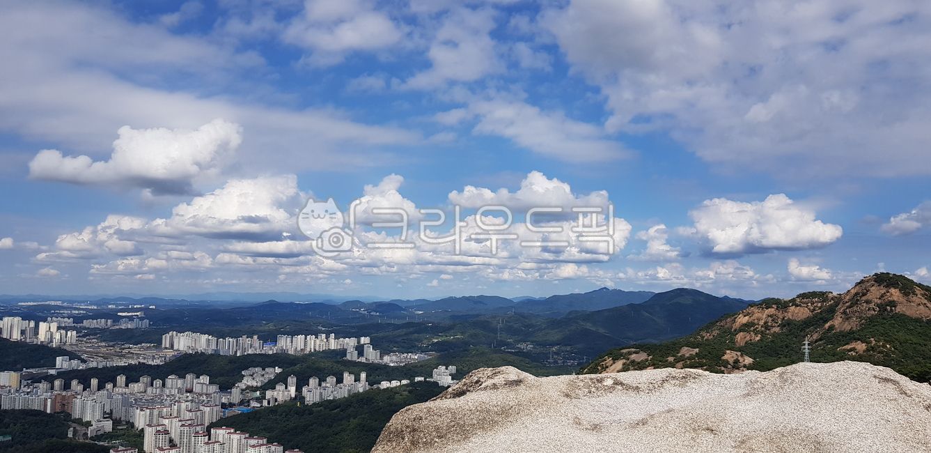 북한산,국립공원,서울,명산,산,북한산국립공원,등산뷰,서울전경,서울풍경,한국자연풍경,북한산전경,풍경,경치,조망,구름,정상,산꼭대기,바위정상,산행,등산,비경,맑은날,날씨,자연,뭉게구름,하늘,바위,푸른하늘,파란하늘,가을하늘,파란색,옥외,bluesky,mountain,landscape,nature,outdoors,view,cloud