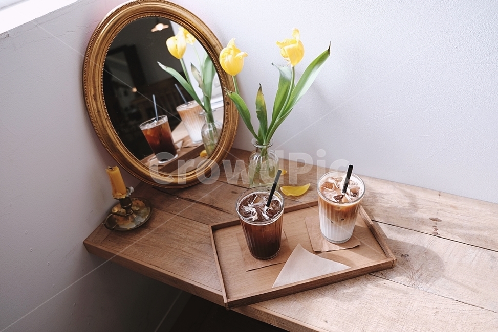 Ice americano,mirror,amaricano,Tulip,Cafe Latte,interior,latte,cafe interior,cafe,coffee,candle,Americano,yellow tulips,vintage mirror