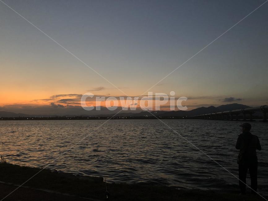 nature,자연,human,인간,person,사람,outdoors,옥외,sunset,하늘,sky,황혼,dusk,일몰,dawn,새벽,redsky,붉은하늘