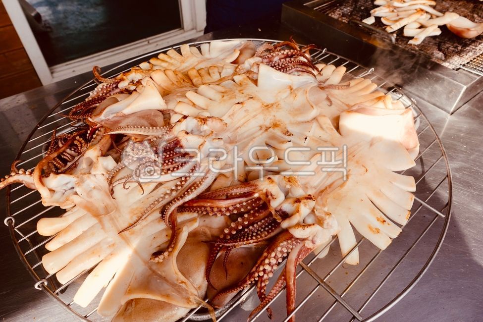 grilled squid,squid,seafood,fish,cooking,restaurant