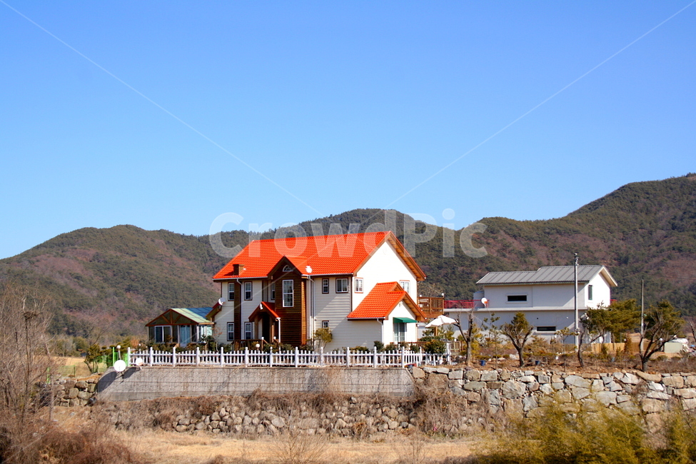 전원주택,집,주택,하우스,정원,시골,자연,풍경,건축물,빨강지붕,건물외곽,exterior,building,structure,architecture,construction,건축물,건물외관,exterior,building,structure,architecture,construction