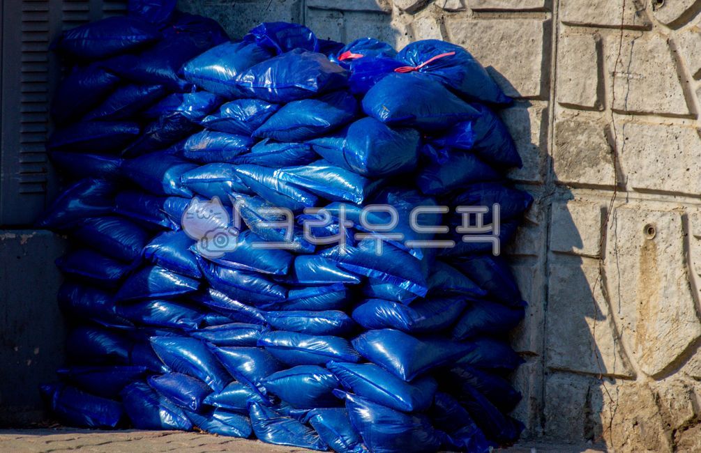 sand,outdoors,safety,safety tools,sandbag