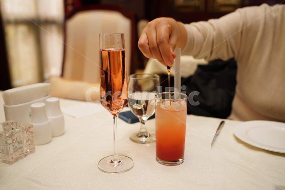컵,글라스,cup,glass,유리,액체,쥬스,와인,음료수,drink,beverage
