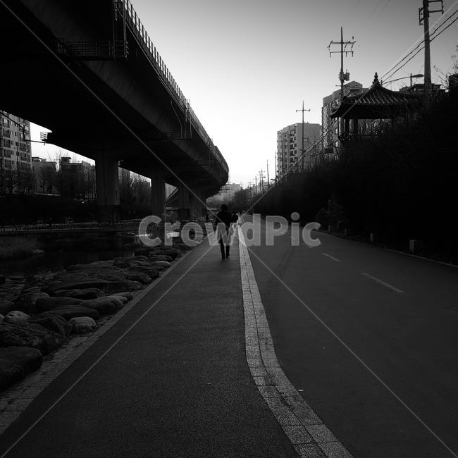 흑백,산책,트래킹,모노,모노톤,도로,모노크롬,전선,nature,backlit,afternoon,trail,walkway,sky,cloud,monotone,cityscape,사람,backlitphotography,도시,풍경,city,landscape,흑백,모노톤,monochrome,black and white