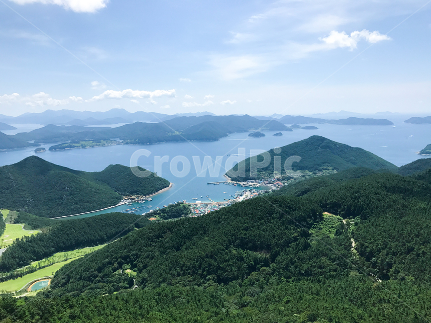 정상,산정상,케이블카,산,통영,자연,하늘,바다,도시,전경,구름,나무,녹색,초록색,파란색,푸른색,섬,자연,풍경,nature,landscape,한국자연풍경,한국자연경관,korea nature landscape,outdoors,옥외,land,땅,water,물,shoreline,해안선,sea,ocean,대양,coast,연안
