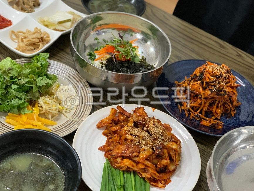 seafood,rice bowl,Webfoot octopus,Raw seasoned stew,bibimbap,Stirfried Octopus,Octopus,food,meal,fried rice,cooking
