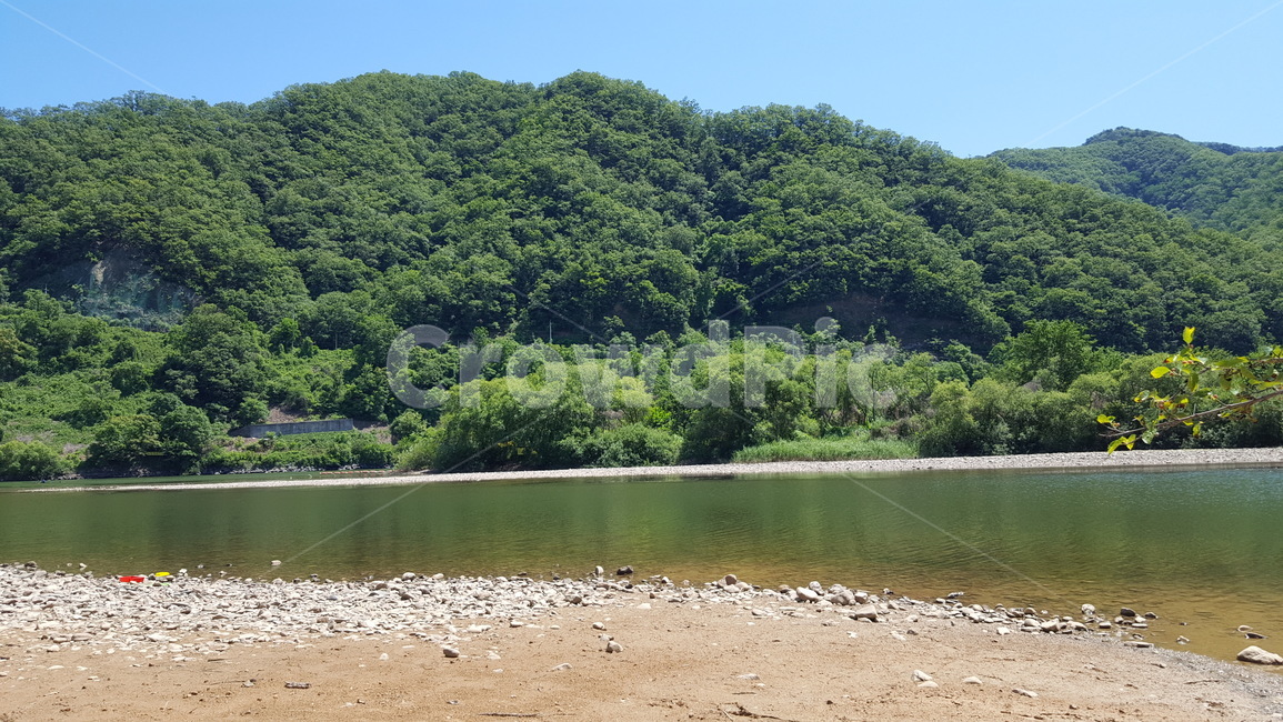 하늘,자연,숲,tree,나무,plant,식물,자연,풍경,nature,landscape,dirt road,흙길,gravel,자갈,road,도로,water,물,outdoors,옥외