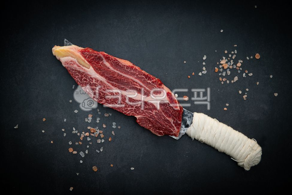 studio,very,salt,top view,butchery,Himalayan Salt,pink salt,Directed cut,raw meat,beef,Korean beef,dinner,food,Sirloin,slaughter,meal,premium,sirloin,vintage,background,Production,meat,special part