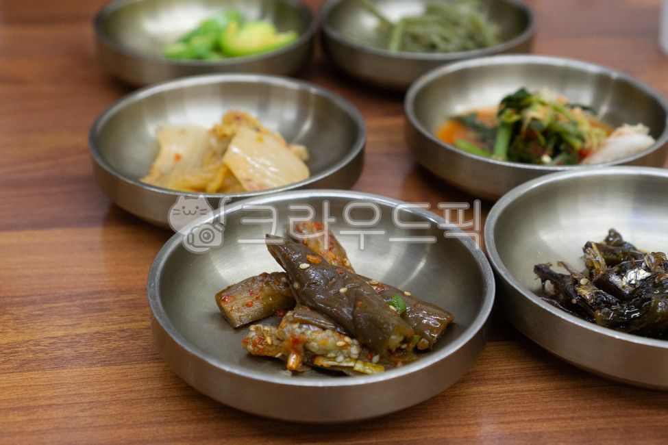 side dish,vegetable side dish,eggplant side dish,bowl,brassware,Korean food,Korean table setting,Korean side dish,food,Korean food,meal