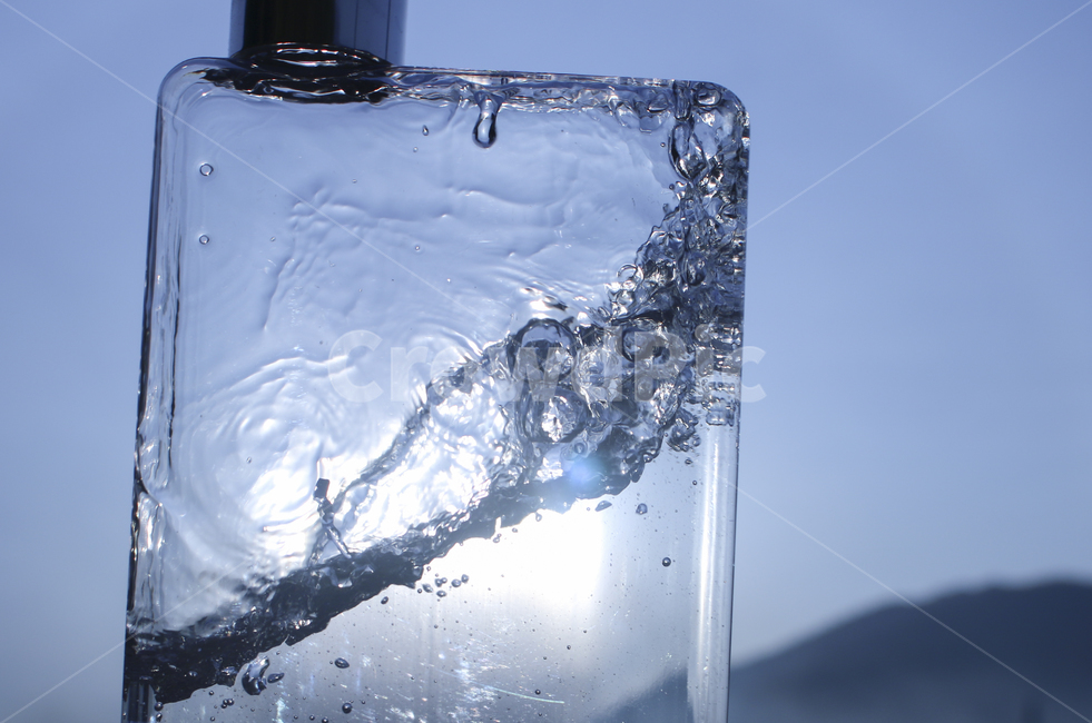 droplet,작은물방울,물,water,햇빛,light,하늘,sky,glass,유리,보틀,병,bottle