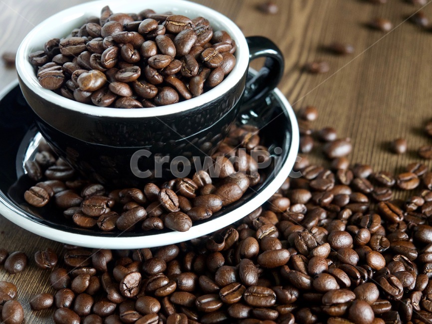 커피,커피콩,원두,로스팅원두,로스틴된커피콩,구운커피콩,커피잔,도자기잔,검정,신선한,구운,커피음료,커피,카페,coffee,cafe
