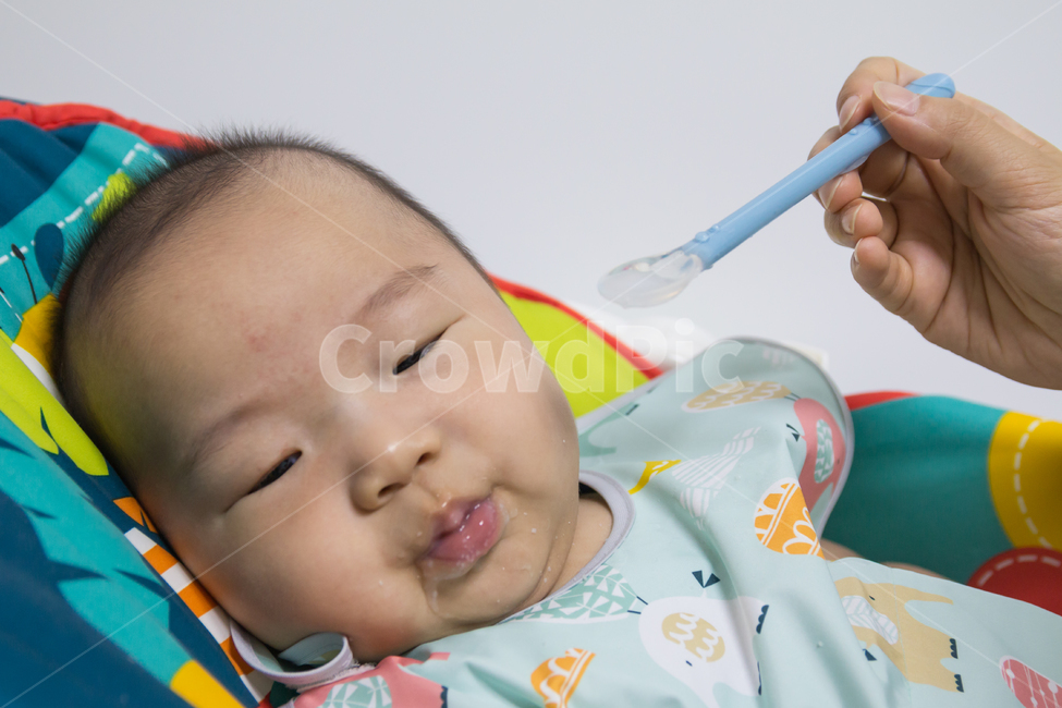 아기,아이,이유식,어린이,맘마,밥,식사,육아,남자아이,남자,영양,아기이유식,귀여운,사랑스런,얼굴,숟가락,아동,양육,6개월아기,통통한,천사같은,성장,꼬마,영유아,유아,사람,인물,사람,인물,인간,human,person,영유아,아기,애기,아이,infants,baby