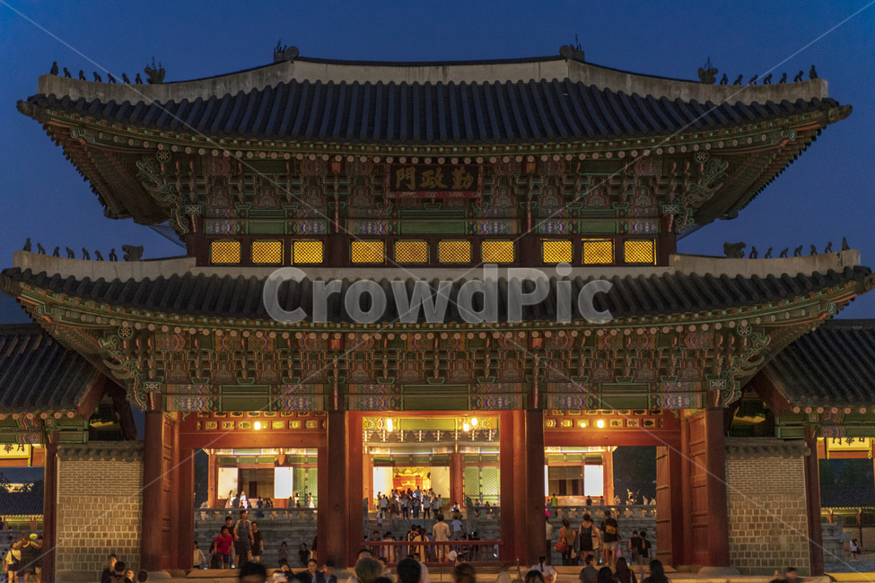 궁,전통,경복궁야간개장,창경궁야간개장,경복궁,창경궁,창덕궁,창덕궁야간개장,한복,전통의상,전통가옥,광화문,광화문야간개장,야간빌딩,도심빌딩,도심풍경,한옥풍경,한옥,야간한옥,이쁜한옥,이쁜풍경,전통풍경,한국전통,한국문화,korean traditional,korean culture,랜드마크,landmark,tourist attraction,한국랜드마크,한국관광지,한국명소,korea landmark,korea tourist attraction,사람들,대중,군중,other people,crowd,건축물,건물외관,exterior,building,structure,architecture,construction