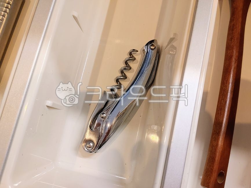 kitchen tools,wine opener,corkscrew,kitchen utensils,kitchen